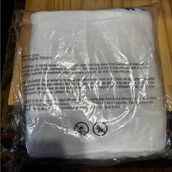 Baby Bath Essentials Set -lotion/wash/gel/bubbles and‎ blanket - Picture 5 of 5